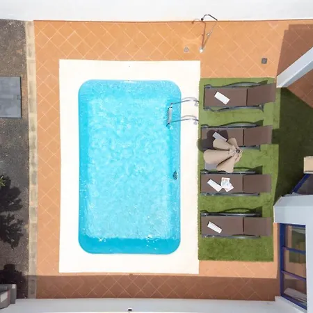 Villa Luxury 3-bedroom With Heated Private Pool - In Marina Rubicon, Playa Blanca, Lanzarote