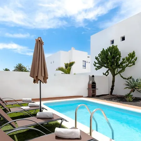 Villa Luxury 3-bedroom With Heated Private Pool - In Marina Rubicon, Playa Blanca, Lanzarote *