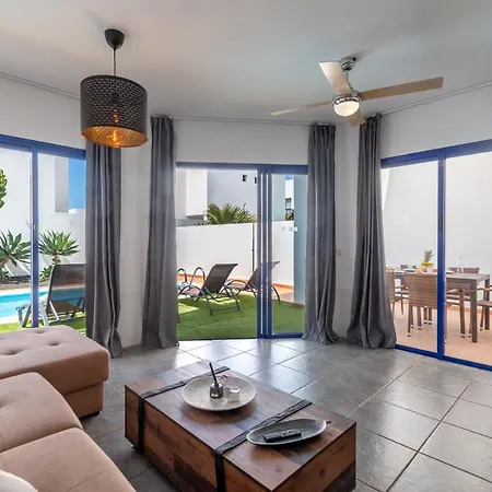 Villa Luxury 3-bedroom With Heated Private Pool - In Marina Rubicon, Playa Blanca, Lanzarote
