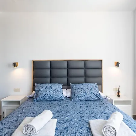 Villa Luxury 3-bedroom With Heated Private Pool - In Marina Rubicon, Playa Blanca, Lanzarote Playa Blanca (Lanzarote)