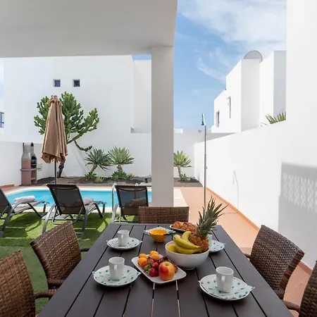 Villa Luxury 3-bedroom With Heated Private Pool - In Marina Rubicon, Playa Blanca, Lanzarote