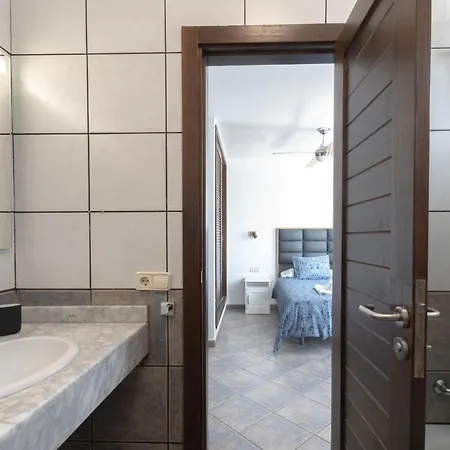 Villa Luxury 3-bedroom With Heated Private Pool - In Marina Rubicon, Playa Blanca, Lanzarote *
