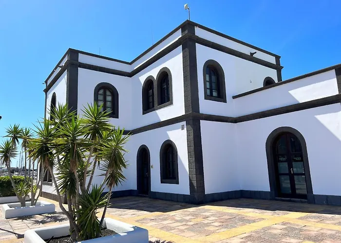 Luxury 3-bedroom With Heated Private Pool - In Marina Rubicon, Playa Blanca, Lanzarote * プラヤ・ブランカ